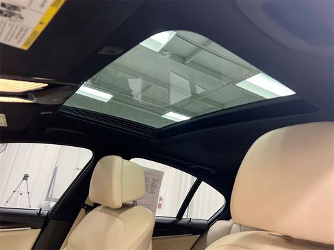 Used 2019 BMW 540i xDrive image 19