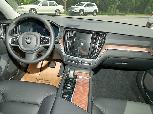 New 2026 Volvo V60 B5 Cross Country Plus w/ Climate Package AWD/4WD image 24