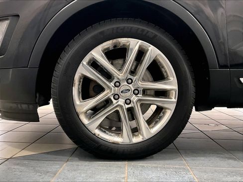 Used 2017 Ford Explorer XLT w/ Equipment Group 202A image 7