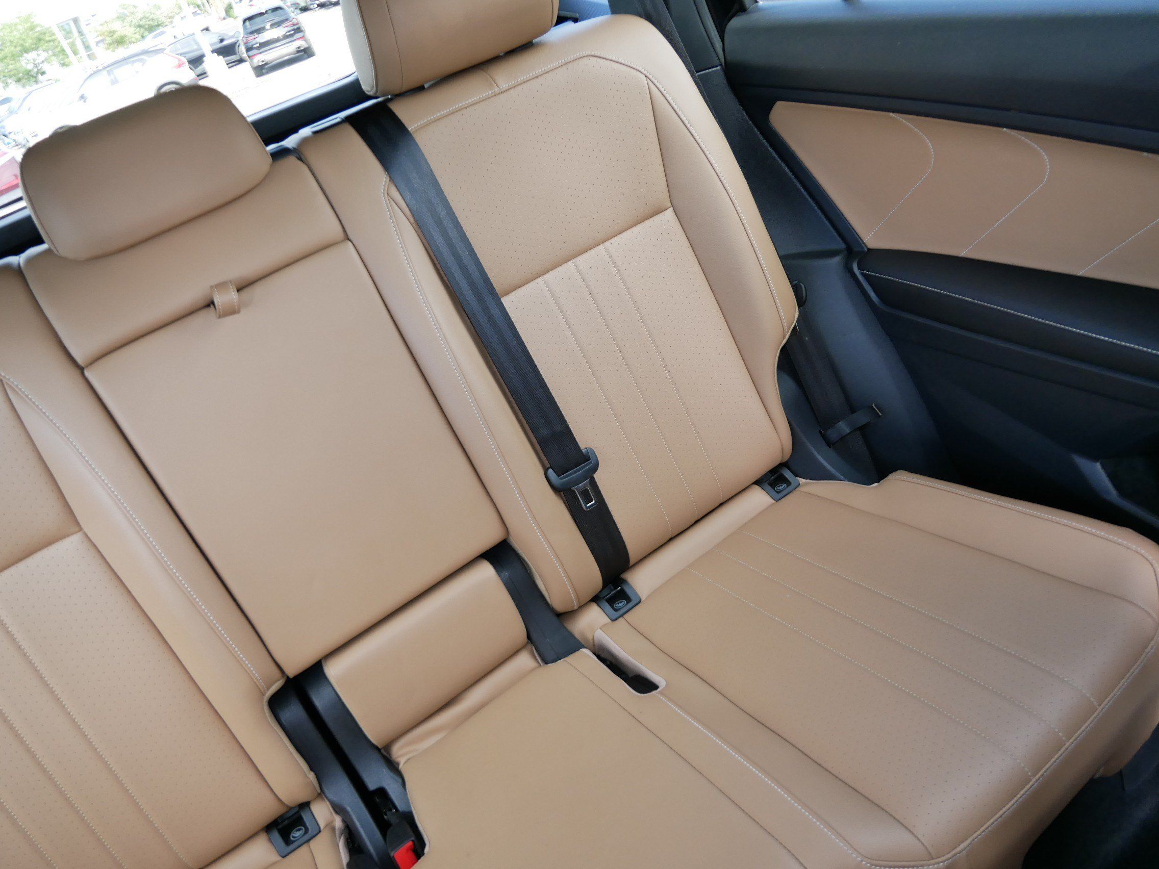 Used 2022 Volkswagen Tiguan SE w/ Panoramic Sunroof Package AWD/4WD image 14
