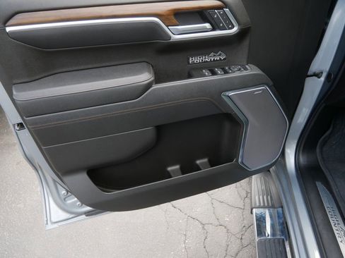 Used 2025 Chevrolet Silverado 1500 High Country w/ High Country Premium Package AWD/4WD image 16