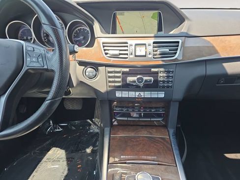 Used 2014 Mercedes-Benz E 350 4MATIC Sedan image 11