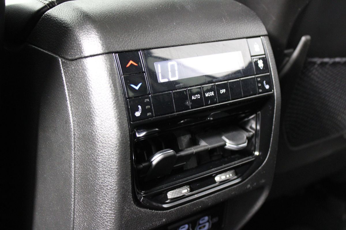 Used 2023 Jeep Grand Cherokee L Limited w/ Luxury Tech Group II RWD image 29