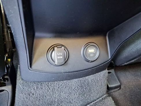 Used 2023 Kia Sorento LX image 12