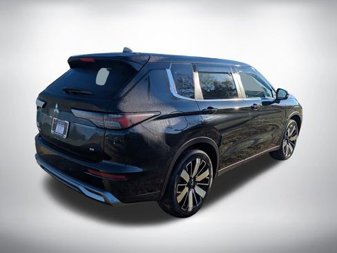 New 2026 Mitsubishi Outlander SE FWD image 3