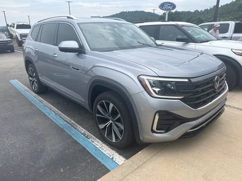 Used 2024 Volkswagen Atlas SEL Premium R-Line AWD/4WD image 2