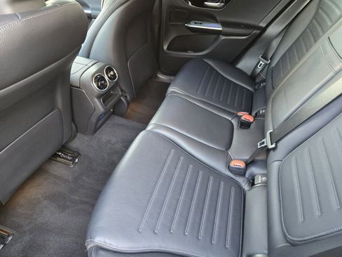 Used 2024 Mercedes-Benz GLC 300 4MATIC image 38