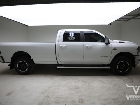 Used 2025 RAM 3500 Laramie AWD/4WD image 5
