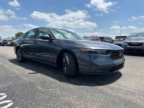 Used 2023 Honda Accord EX image 11