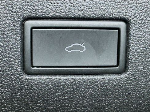 Used 2024 Volkswagen Tiguan SE w/ Panoramic Sunroof Package AWD/4WD image 29