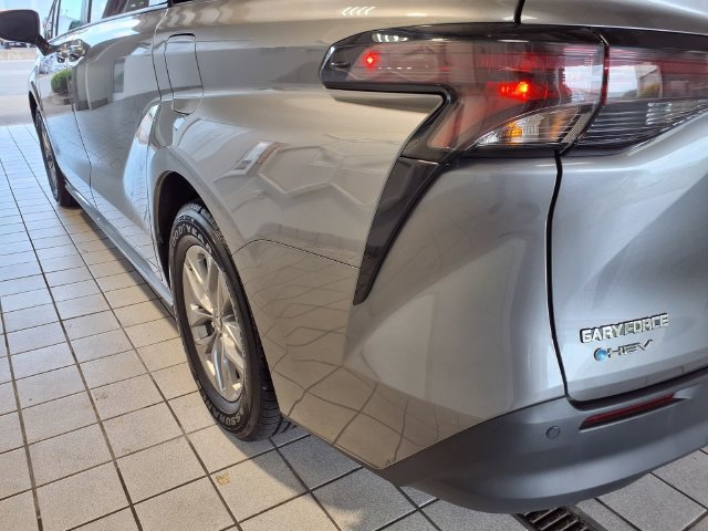 Used 2026 Toyota Sienna XLE FWD image 22