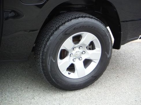 Used 2023 RAM 1500 Big Horn AWD/4WD image 4