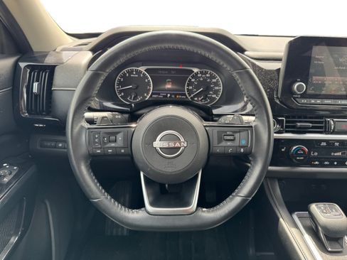 Used 2022 Nissan Pathfinder SV w/ SV Black Package FWD image 18