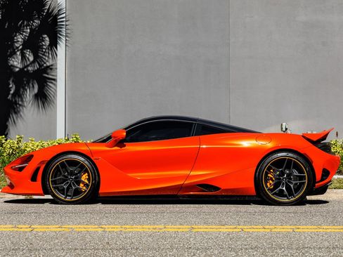 Used 2024 McLaren 750S RWD image 3
