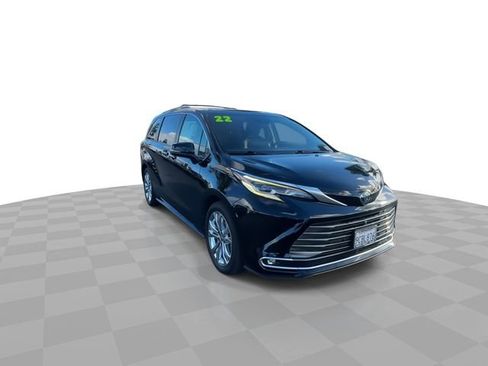 Used 2022 Toyota Sienna Platinum image 2