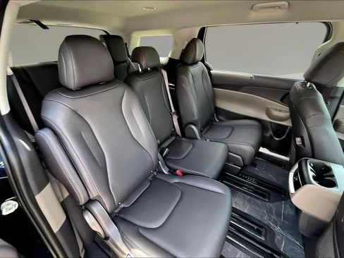New 2026 Kia Carnival EX FWD image 9