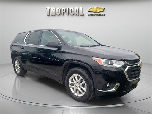 Used 2021 Chevrolet Traverse LS image 1