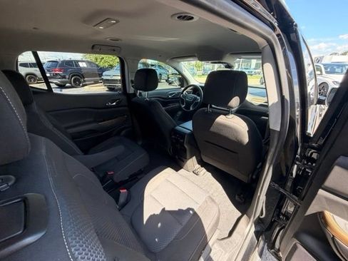 Used 2022 GMC Acadia SLE w/ Driver Convenience Package FWD image 20