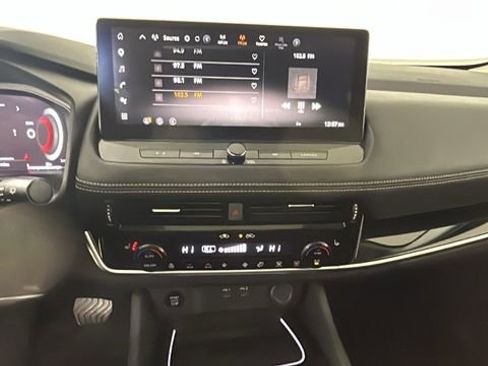 Used 2024 Nissan Rogue SL w/ SL Premium Package AWD/4WD image 24
