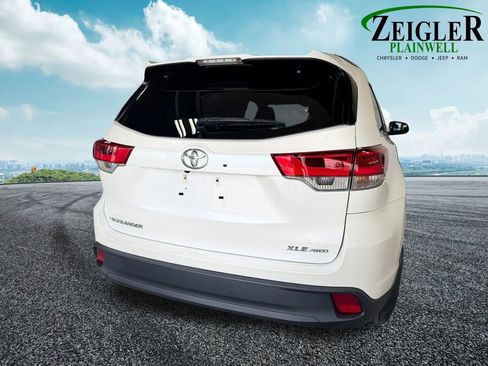Used 2019 Toyota Highlander XLE AWD/4WD image 5