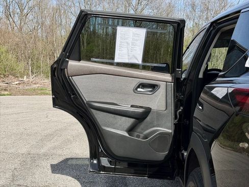 Used 2022 Nissan Rogue SV image 24