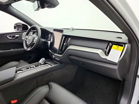 New 2026 Volvo XC60 T8 Ultra w/ Climate Package AWD/4WD image 17