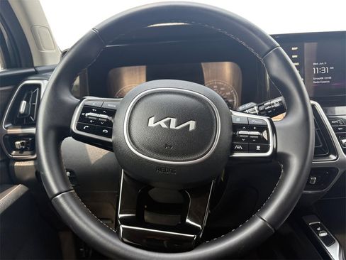 Used 2022 Kia Sorento EX image 12