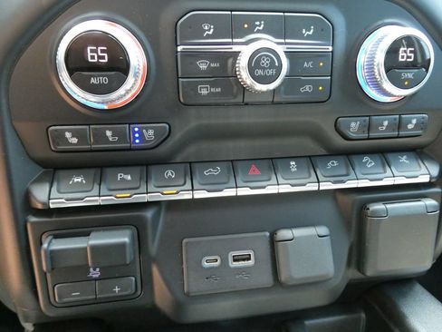 Used 2019 GMC Sierra 1500 Denali w/ Denali Ultimate Package AWD/4WD image 30