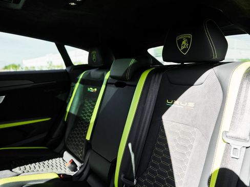 Used 2022 Lamborghini Urus AWD/4WD image 45