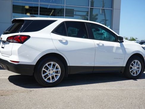 Used 2022 Chevrolet Equinox LS w/ LS Convenience Package FWD image 9