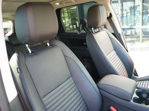 Used 2024 Land Rover Discovery Sport S image 28