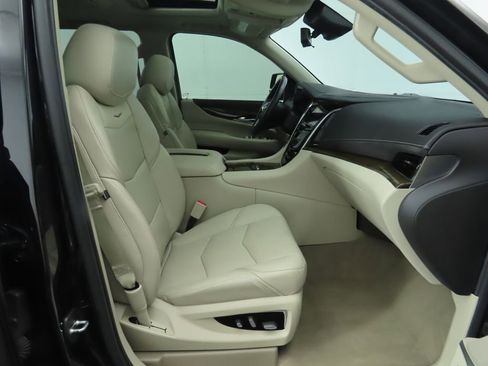 Used 2020 Cadillac Escalade Luxury w/ LPO, Radiant Package image 21