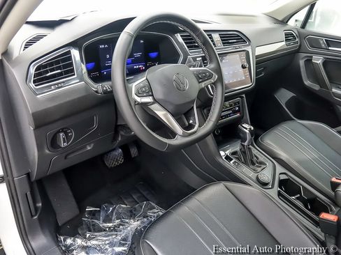 Used 2022 Volkswagen Tiguan SE AWD/4WD image 10