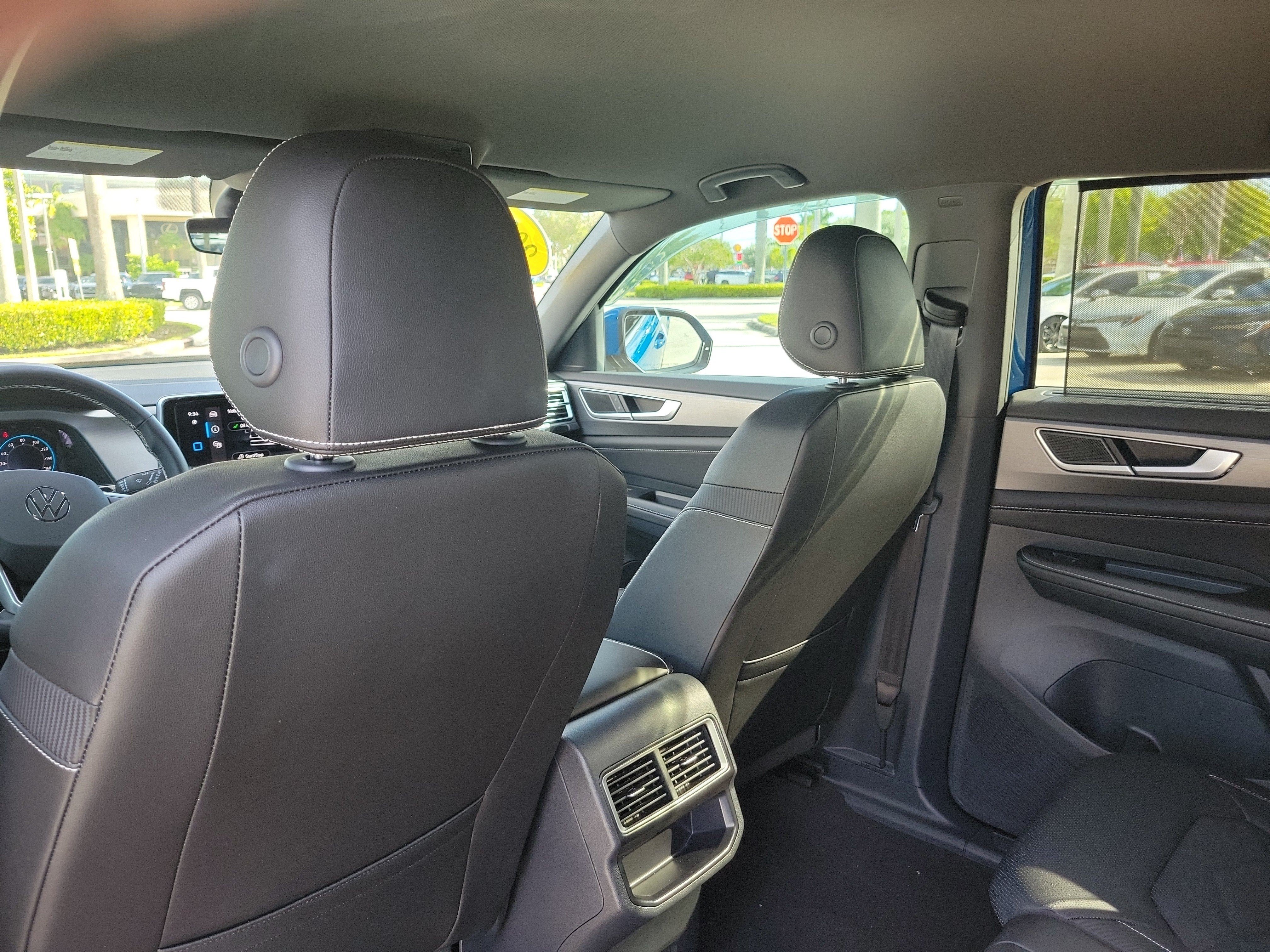 Used 2025 Volkswagen Atlas Cross Sport SE FWD image 16