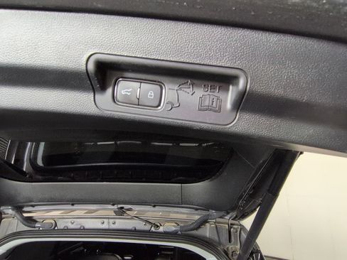 Used 2021 Ford Explorer XLT w/ Equipment Group 202A RWD image 35