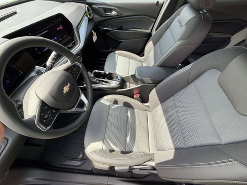 New 2026 Chevrolet Trax LT w/ Driver Confidence Package FWD image 3