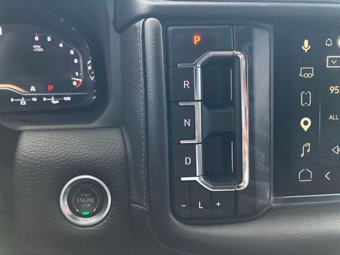 Used 2023 GMC Yukon Denali RWD image 22