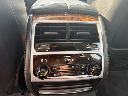 Used 2019 BMW 750i xDrive w/ Autobahn Package AWD/4WD image 9