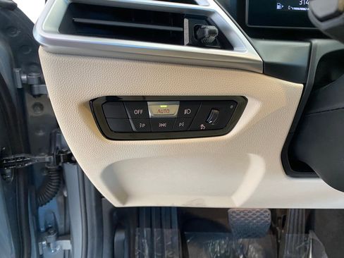 Used 2025 BMW 330i xDrive Sedan w/ Convenience Package image 18