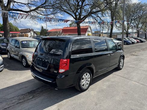Used 2019 Dodge Grand Caravan SE w/ UConnect Hands-Free Group FWD image 5