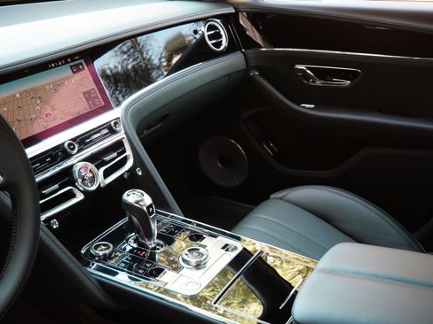 New 2026 Bentley Flying Spur Plug-In Hybrid image 10