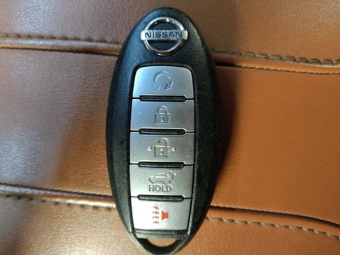 Used 2017 Nissan Rogue SL w/ SL Premium Package image 32