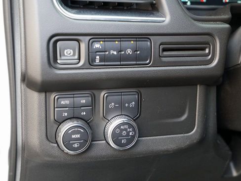 Used 2023 GMC Yukon SLT image 23