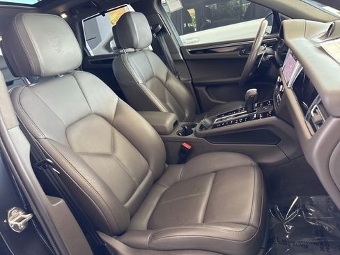 Used 2024 Porsche Macan w/ Premium Plus Package image 26