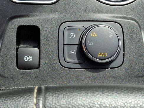 Used 2023 Chevrolet Traverse LT w/ LT Premium Package image 24