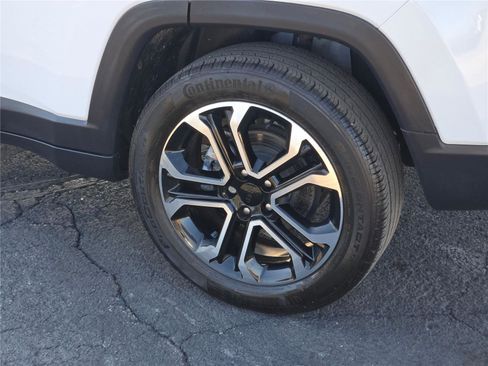 Certified 2022 Jeep Compass Limited image 18