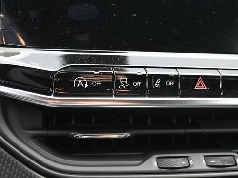 New 2026 Jeep Compass Latitude image 17