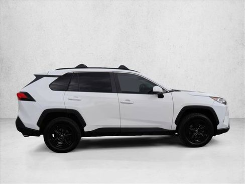 Used 2019 Toyota RAV4 XLE AWD/4WD image 4