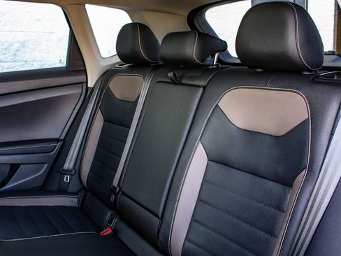 Used 2024 Volkswagen Taos SEL image 33