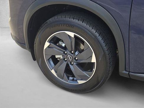 Used 2024 Nissan Rogue SV FWD image 23
